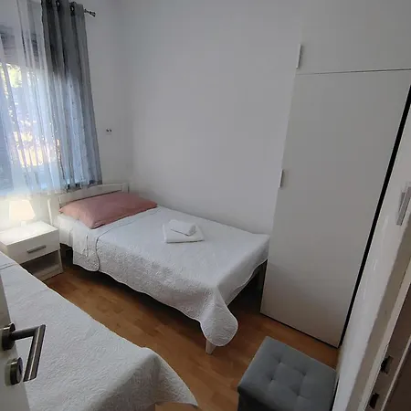 瑞萨旅馆 3*